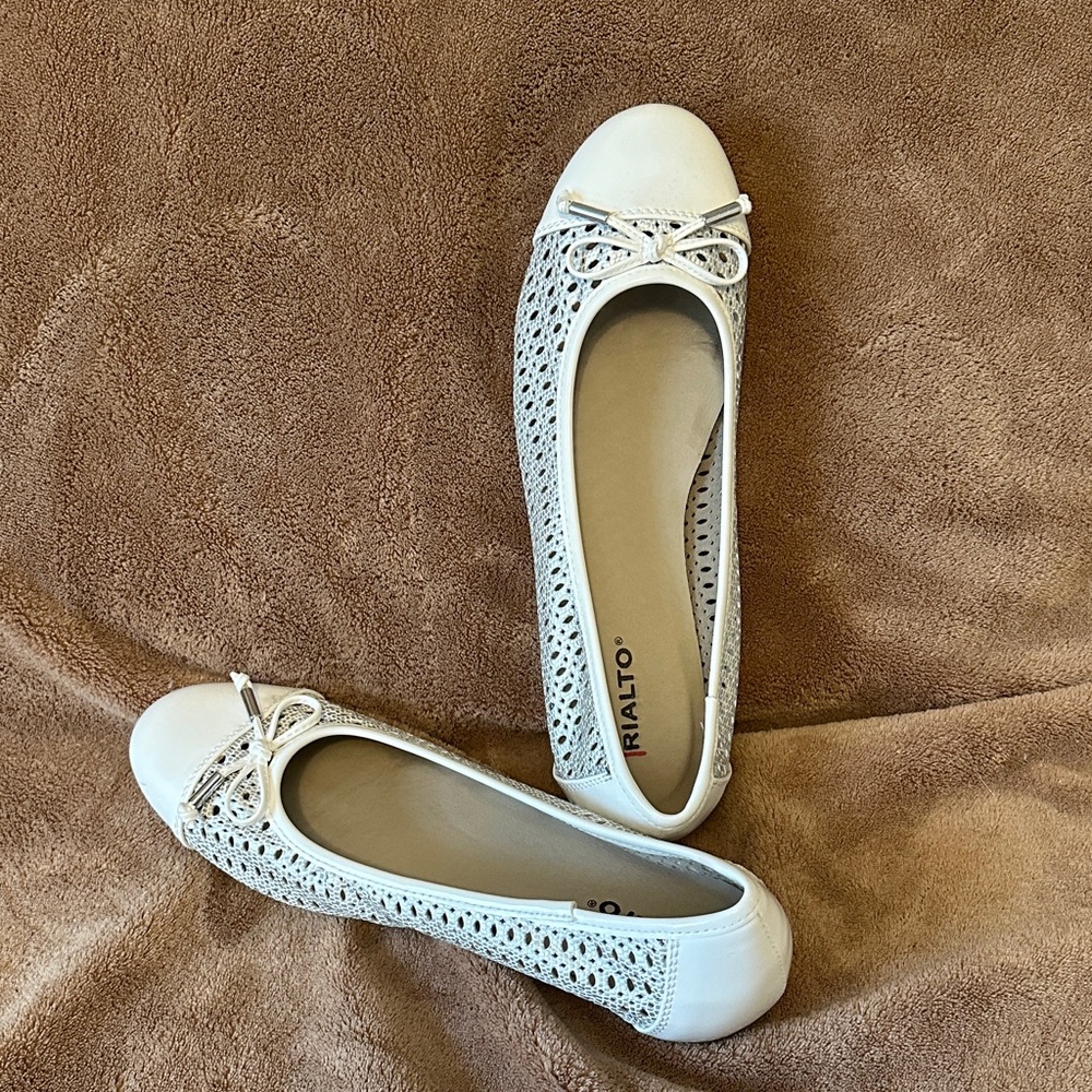 Rialto two-toned ballet flats size 9M